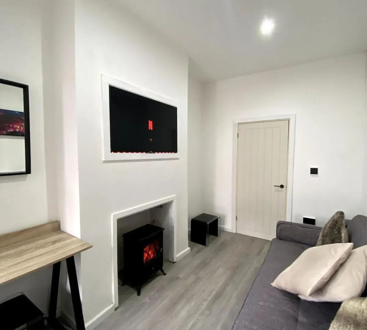 Cardiff City Studio Sleeps 4 0*,