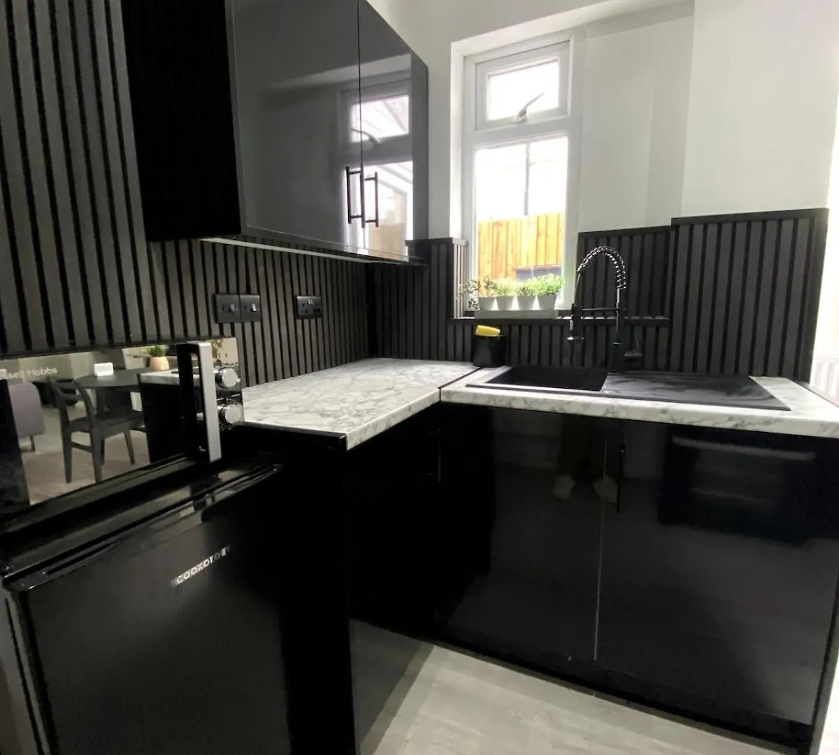 Cardiff City Studio Sleeps 4 Apartment