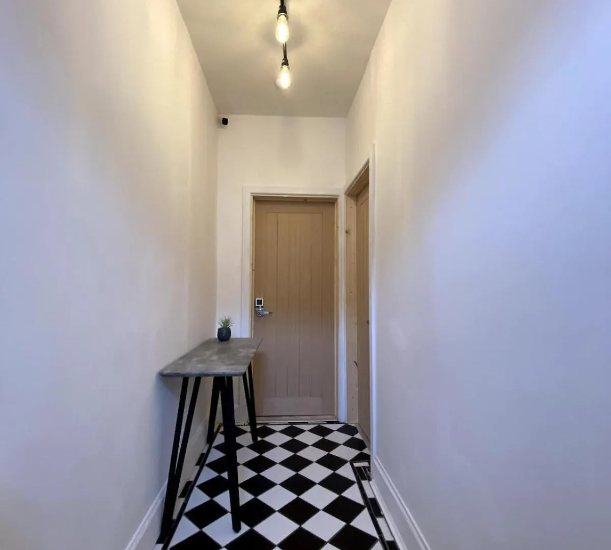 Cardiff City Studio Sleeps 4 Apartment