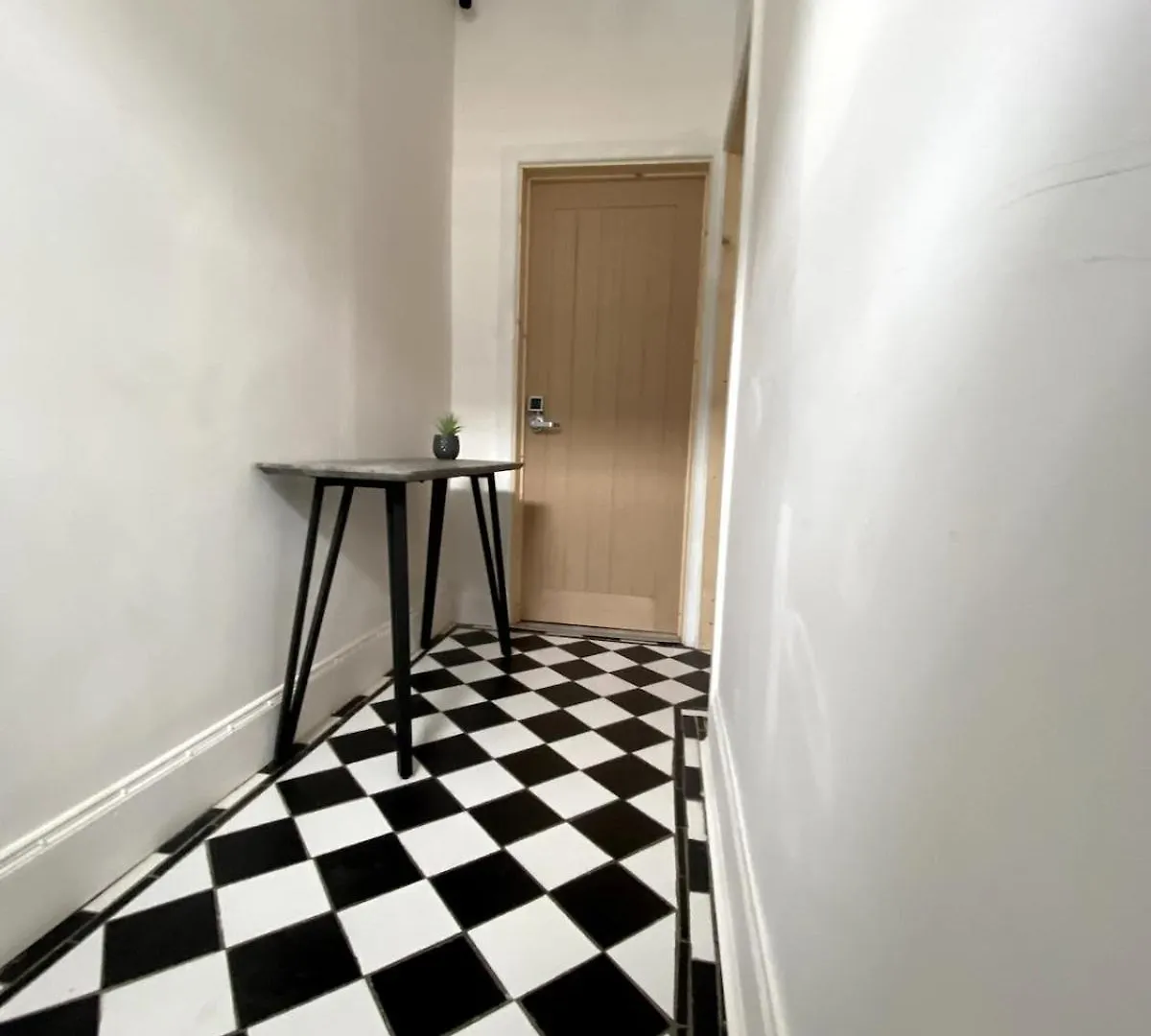 Cardiff City Studio Sleeps 4 Apartment