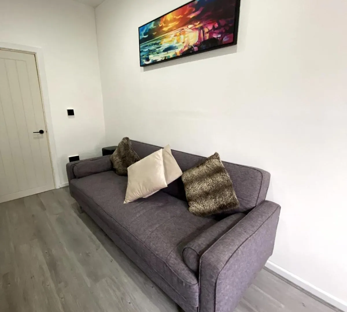 Cardiff City Studio Sleeps 4 Apartment