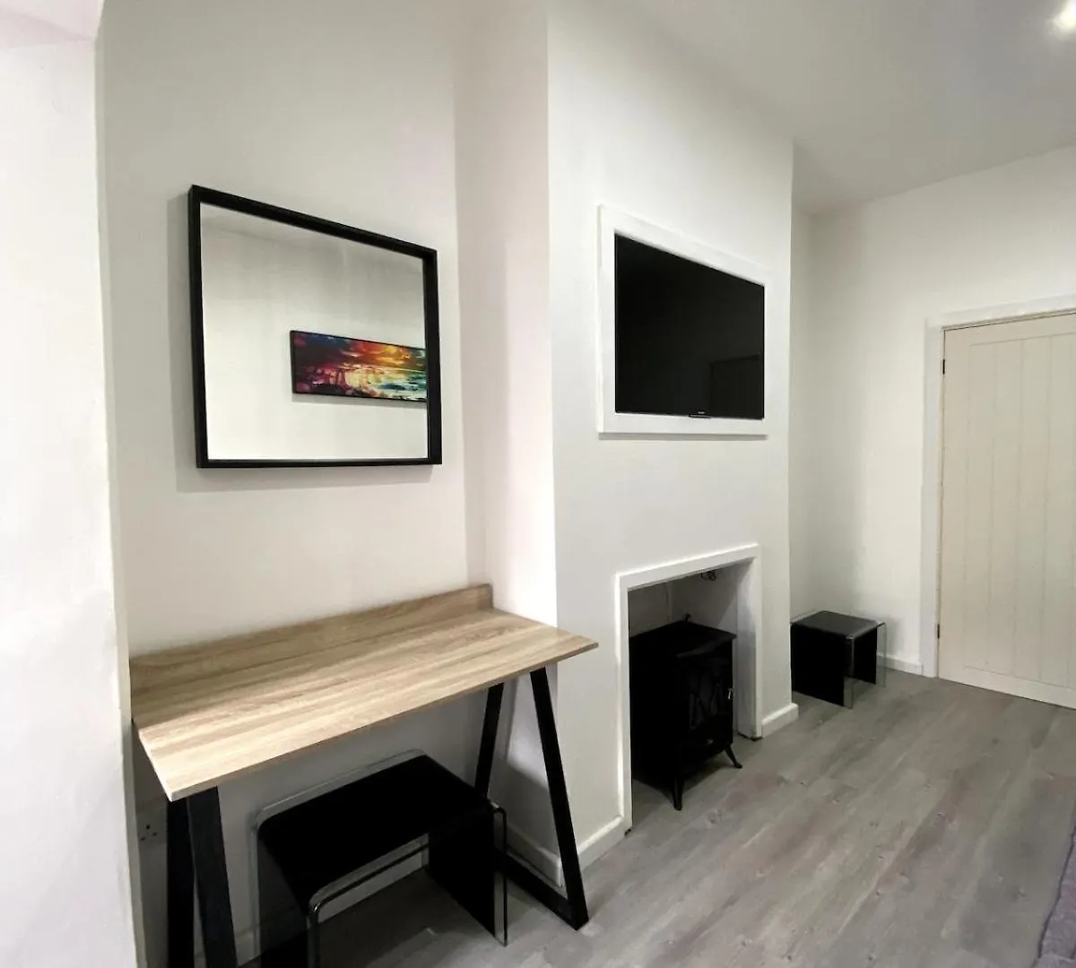Cardiff City Studio Sleeps 4