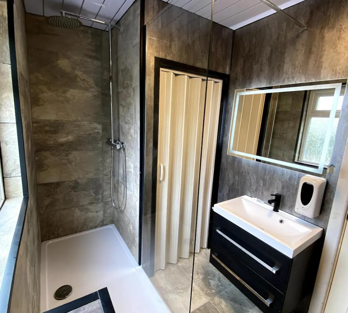 Cardiff City Studio Sleeps 4