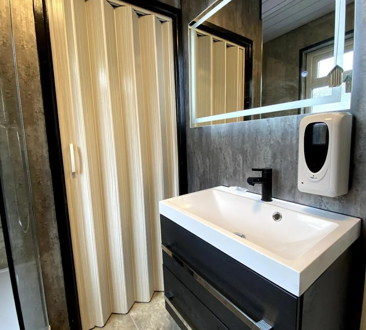 Cardiff City Studio Sleeps 4 0*,
